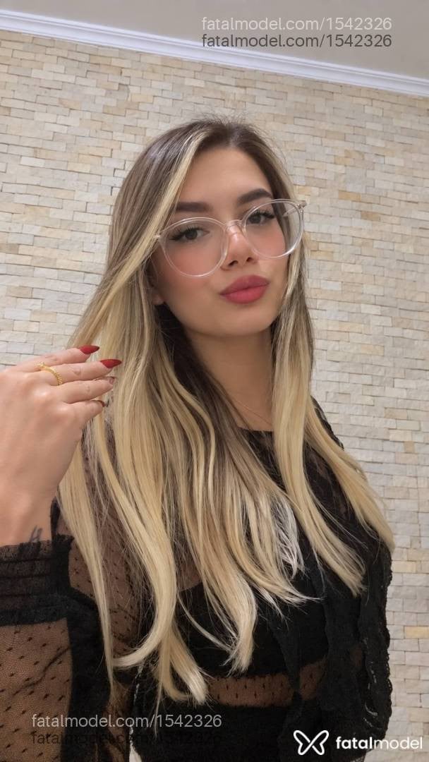 Acompanhante mulher com cabelo castanho de olhos pretos - Angel Escobar