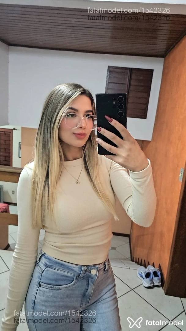 Acompanhante mulher com cabelo castanho de olhos pretos - Angel Escobar