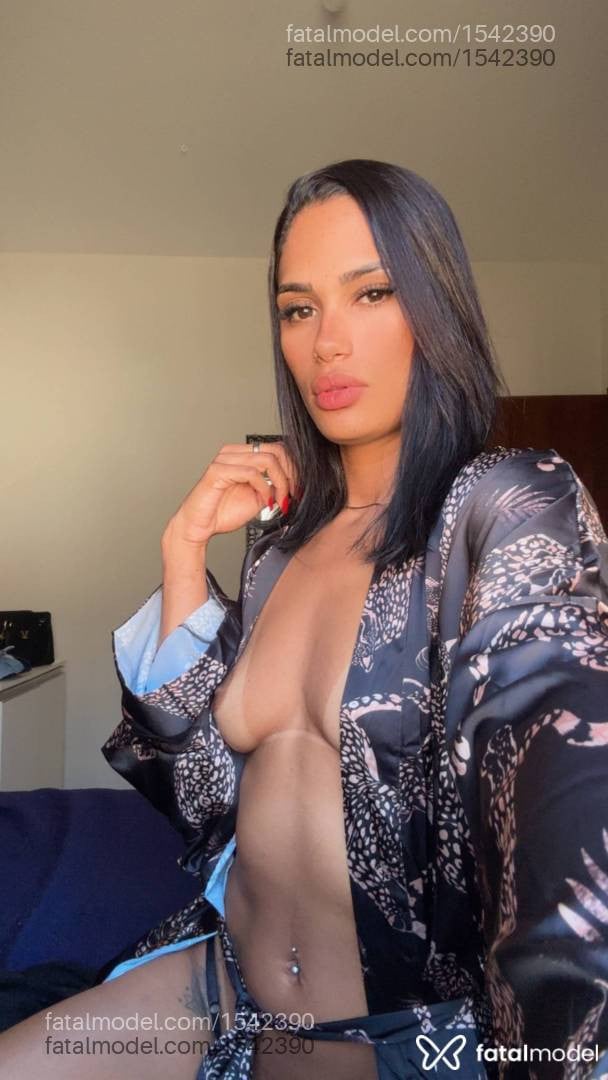 Acompanhante mulher com cabelo castanho de olhos castanhos - Andressa Ribeiro