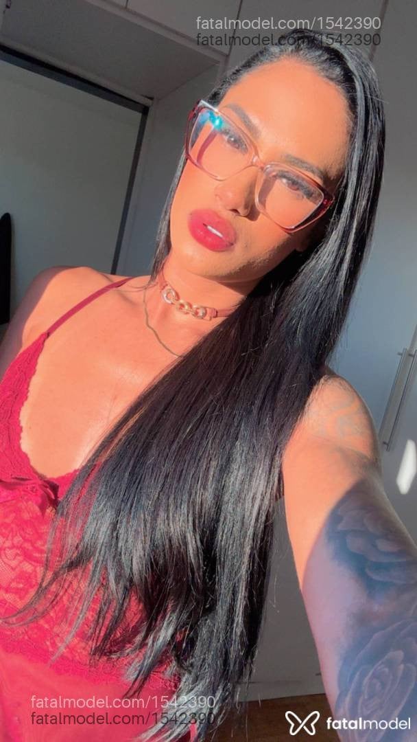 Acompanhante mulher com cabelo castanho de olhos castanhos - Andressa Ribeiro