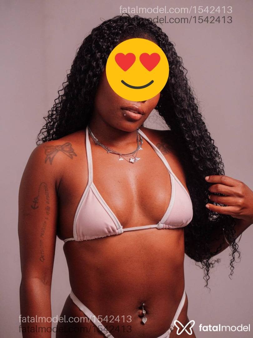 Acompanhante mulher com cabelo castanho de olhos castanhos - Bia