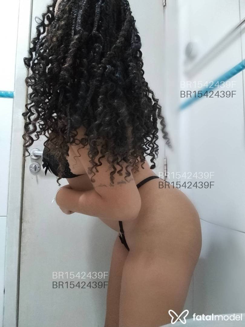 Acompanhante mulher com cabelo castanho de olhos castanhos em Salvador Acompanhante mulher com cabelo castanho de olhos castanhos em Salvador - Brenda