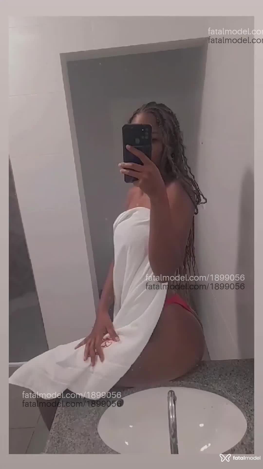 Acompanhante mulher morena (o) de olhos pretos - Yara santos Acompanhante mulher morena (o) de olhos pretos - Yara santos