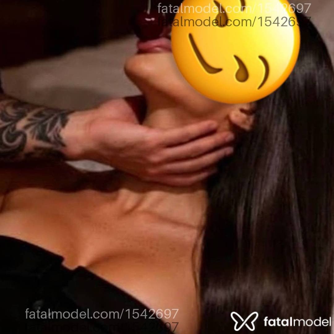 Acompanhante mulher com cabelo castanho de olhos castanhos - Jade