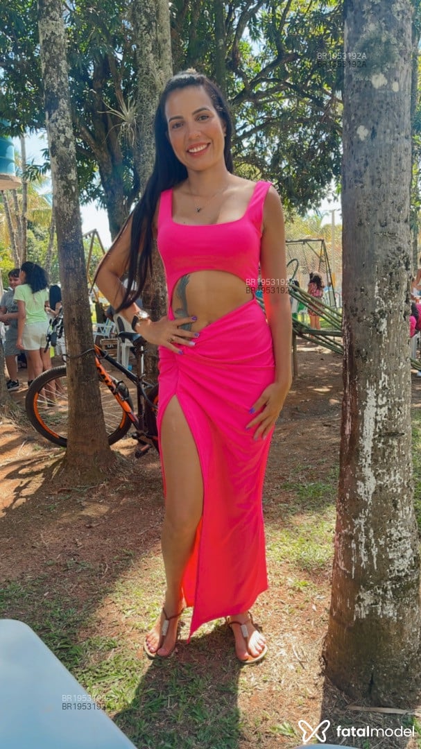 Acompanhante mulher com cabelo castanho de olhos mel em Canarana - Laura Vaz