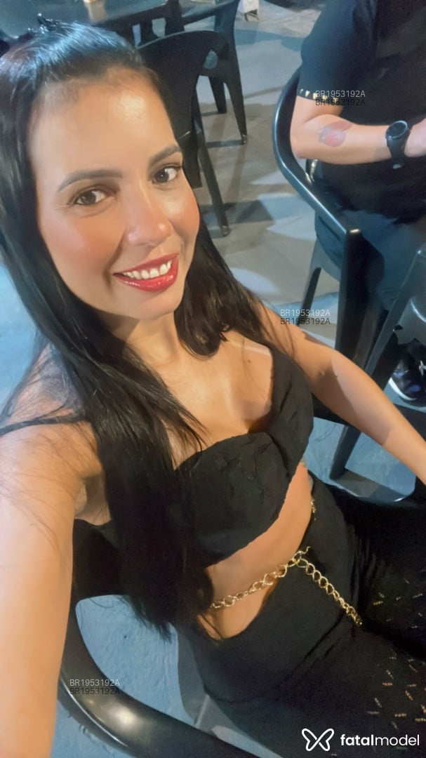 Acompanhante mulher com cabelo castanho de olhos mel em Canarana - Laura Vaz