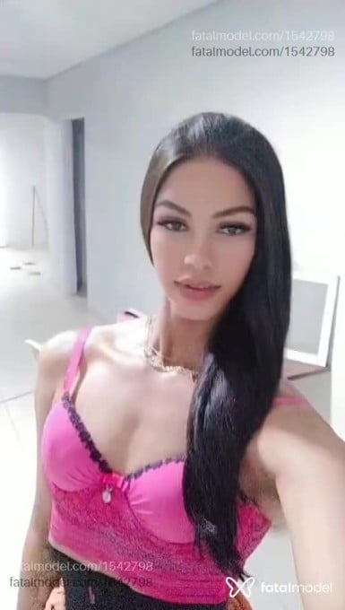 Acompanhante mulher com cabelo castanho de olhos castanhos em Barreiras Acompanhante mulher com cabelo castanho de olhos castanhos em Barreiras - Artemis