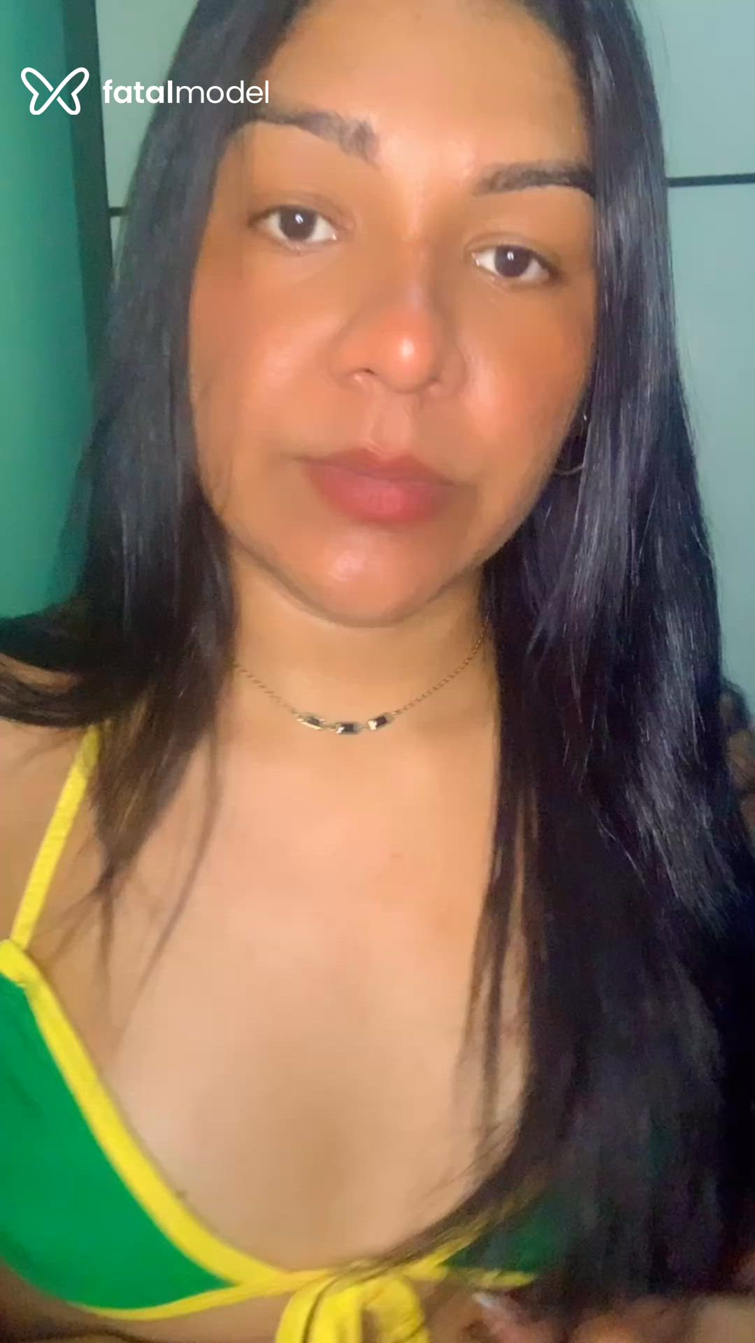 Acompanhante mulher trans morena (o) de olhos pretos - Laryssa