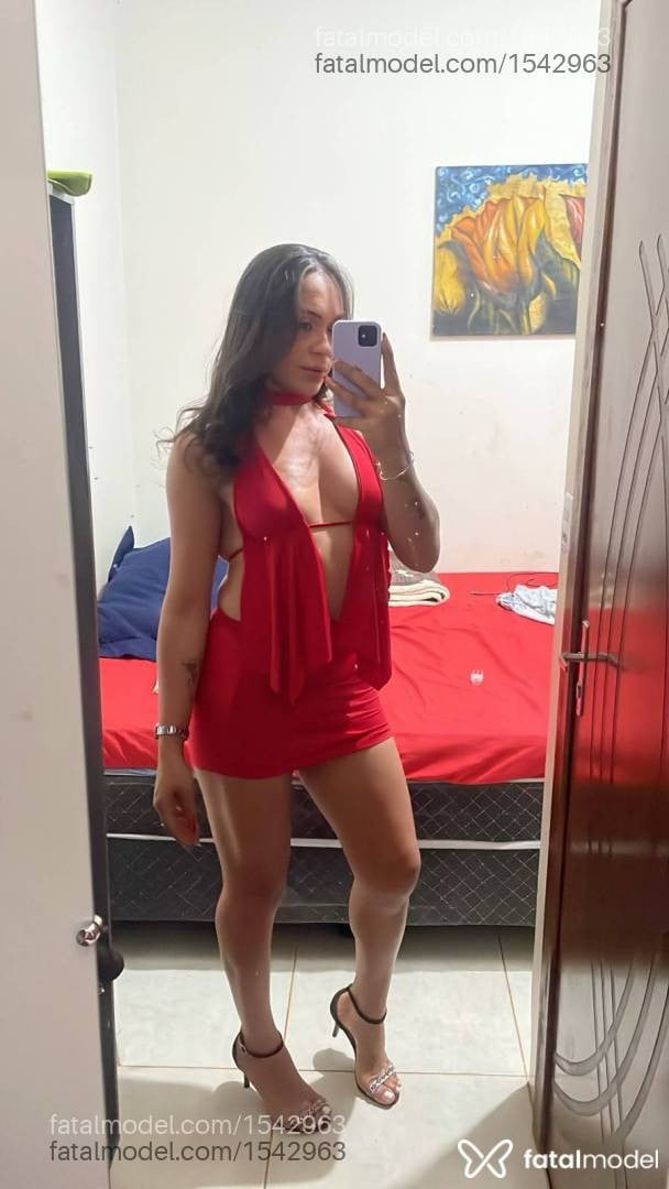 Acompanhante travesti com cabelo castanho de olhos mel - Sophia