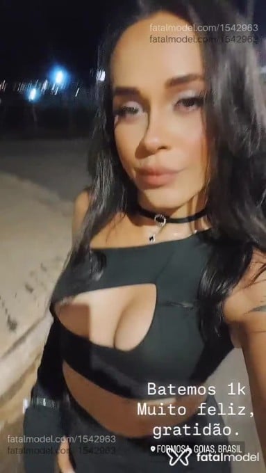 Acompanhante travesti com cabelo castanho de olhos mel em Unaí - Sophia