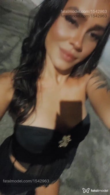 Acompanhante travesti com cabelo castanho de olhos mel em Unaí - Sophia