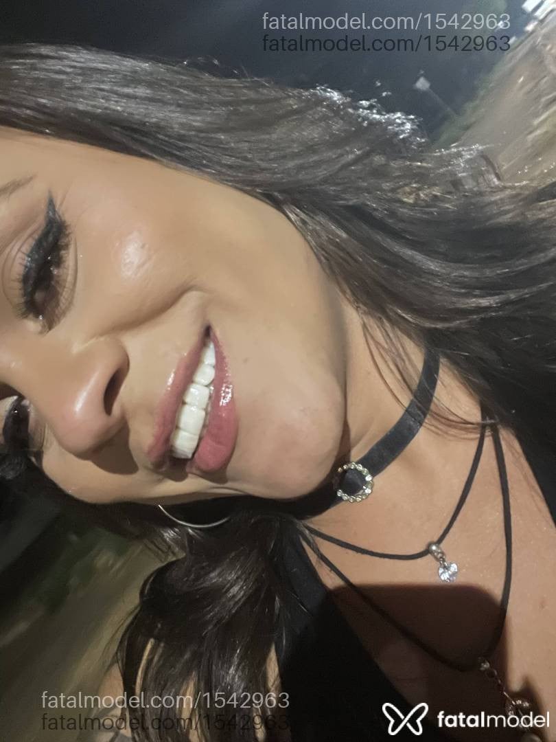 Acompanhante travesti com cabelo castanho de olhos mel - Ana Sophia