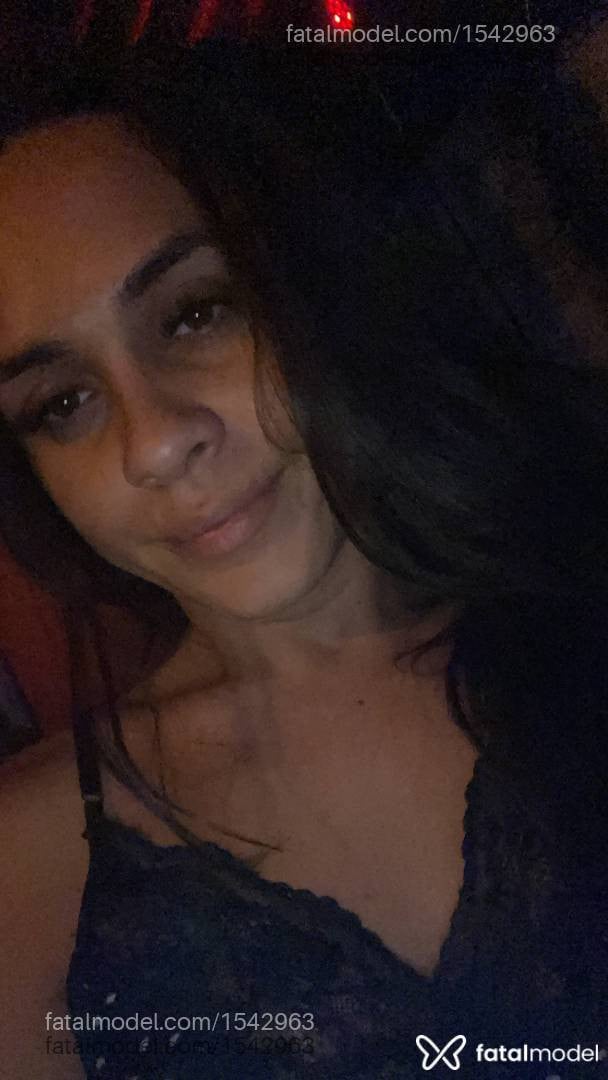 Acompanhante travesti com cabelo castanho de olhos mel em Unaí - Sophia