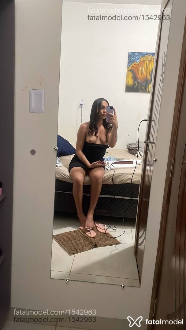 Acompanhante travesti com cabelo castanho de olhos mel - Sophia