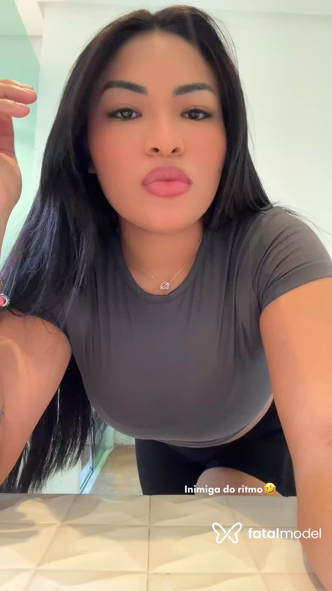 Acompanhante mulher morena (o) de olhos pretos - Sophia Oliveira Acompanhante mulher morena (o) de olhos pretos - Sophia Oliveira