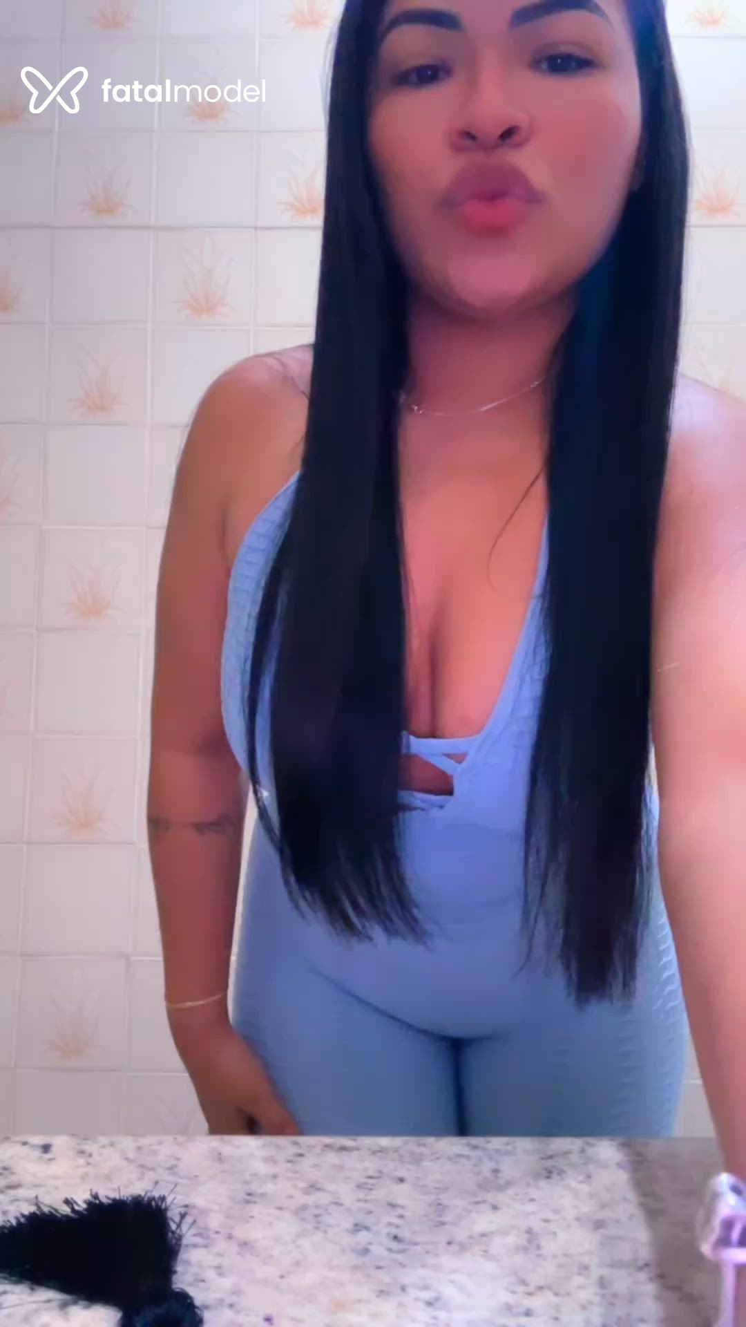 Acompanhante mulher morena (o) de olhos pretos - Sophia Oliveira Acompanhante mulher morena (o) de olhos pretos - Sophia Oliveira