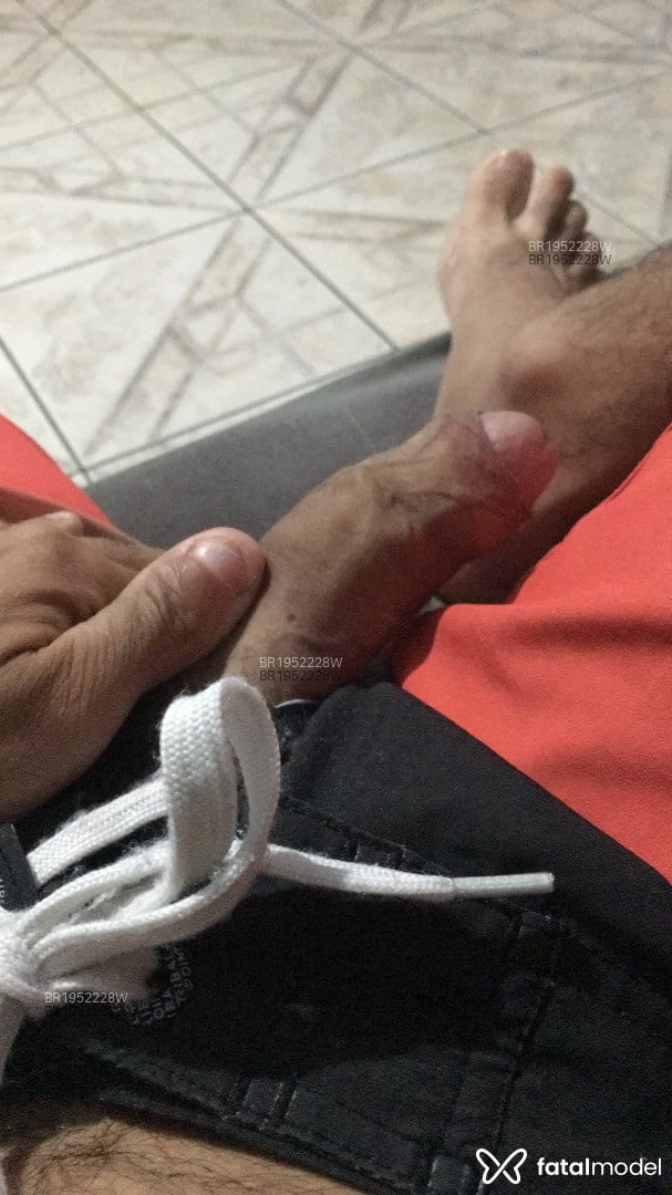 Acompanhante homem com cabelo castanho de olhos verdes em Curitiba - Welinton
