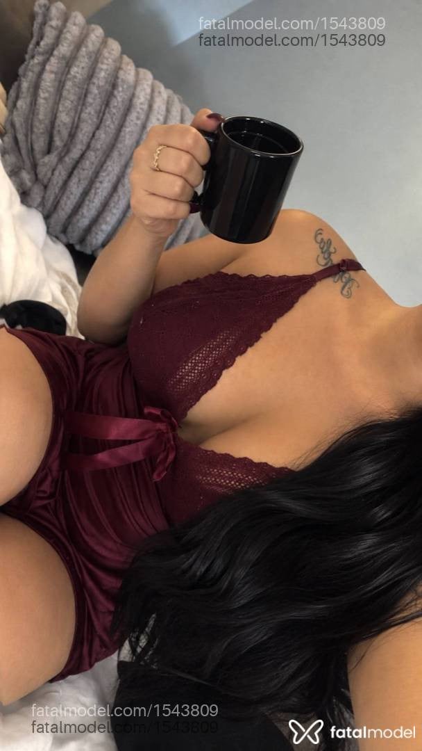 Acompanhante mulher trans morena (o) de olhos castanhos - Isadora Vicente