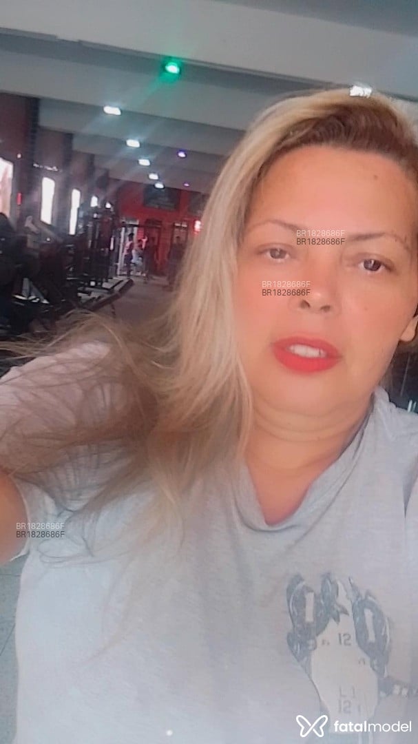 Acompanhante mulher loira (o) de olhos castanhos - Lulubeleza