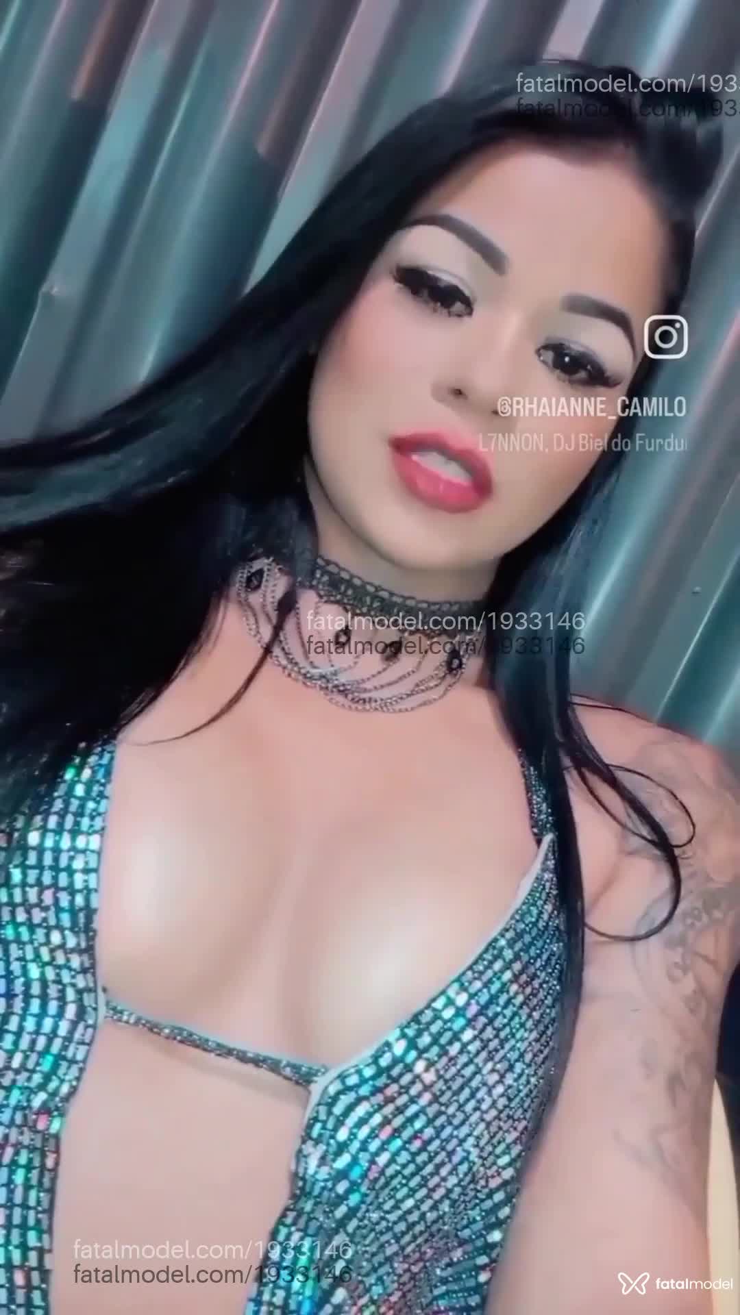 Acompanhante mulher com cabelo castanho de olhos castanhos em Uruaçu Acompanhante mulher com cabelo castanho de olhos castanhos em Uruaçu - Piquena