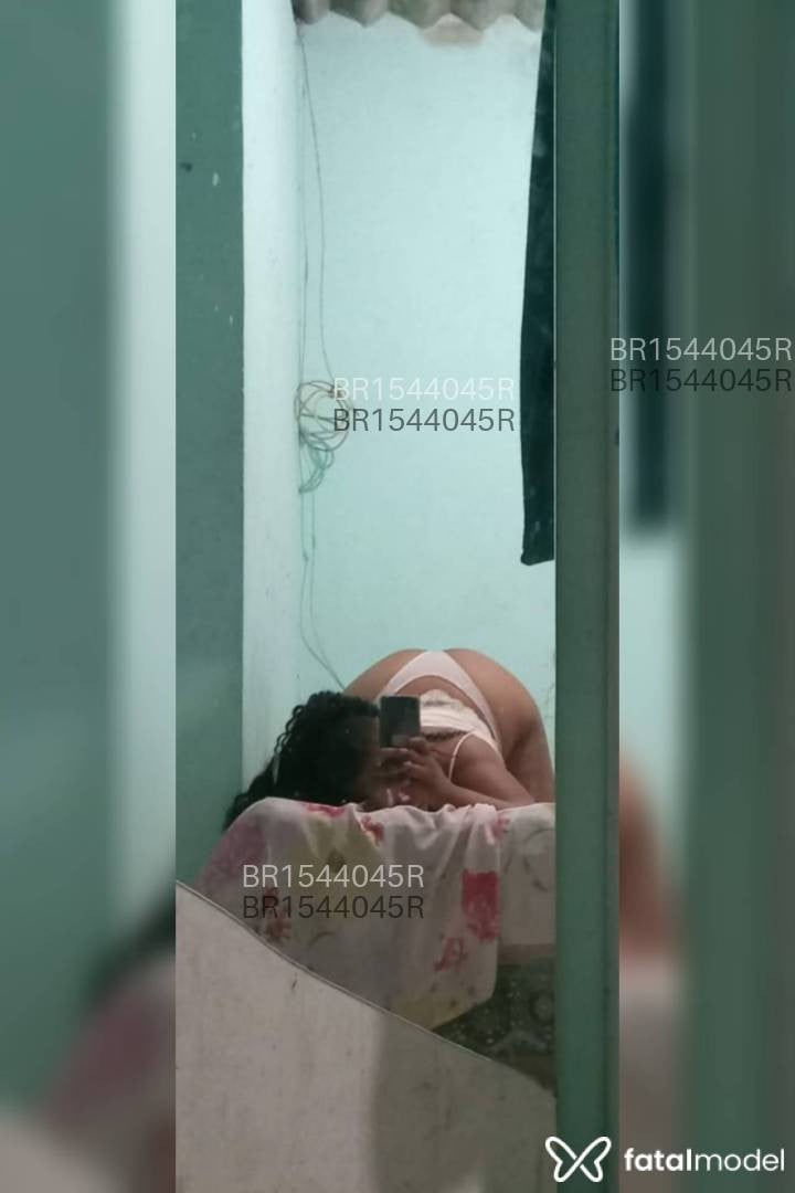 Acompanhante mulher com cabelo colorido de olhos castanhos em São José dos Campos - Renata Bueno