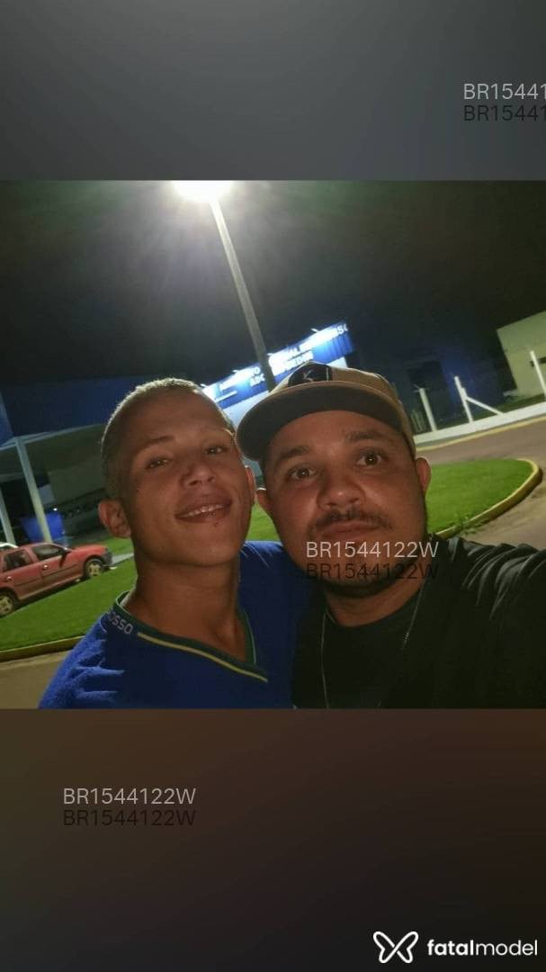 Acompanhante homem com cabelo colorido de olhos castanhos em Pinhais Acompanhante homem com cabelo colorido de olhos castanhos em Pinhais - Billyeboob