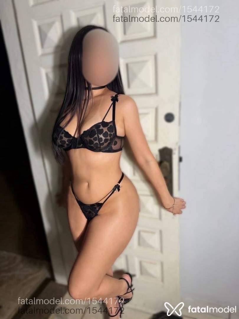 Acompanhante mulher com cabelo castanho de olhos castanhos - MEL