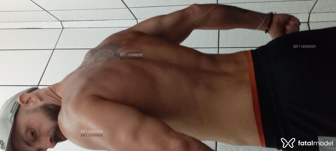 Acompanhante homem sem cabelo de olhos castanhos em Porto Alegre - silveira
