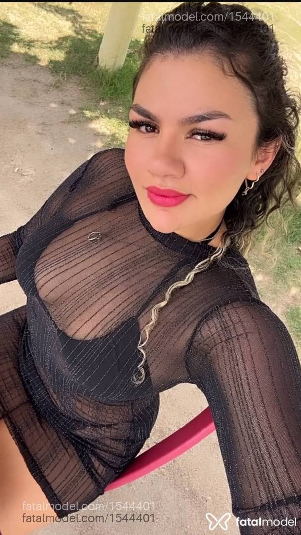 Acompanhante mulher loira (o) de olhos castanhos - Ester
