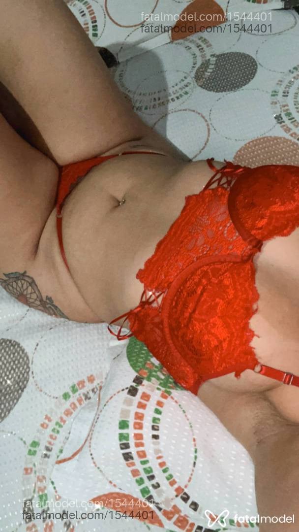 Acompanhante mulher loira (o) de olhos castanhos - Ester