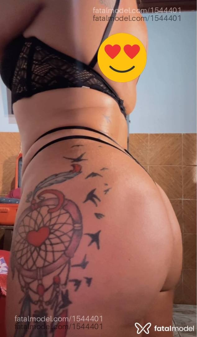 Acompanhante mulher loira (o) de olhos castanhos - Ester