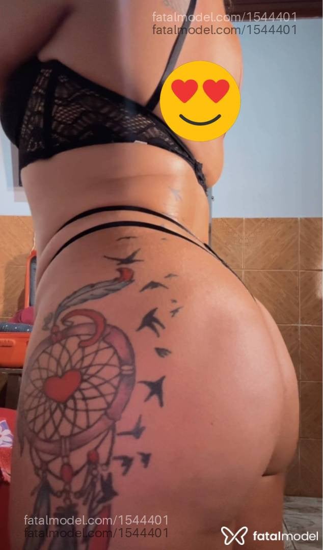 Acompanhante mulher loira (o) de olhos castanhos - Ester