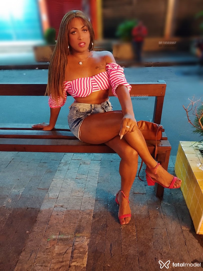 Acompanhante mulher trans com cabelo castanho de olhos castanhos em Rio de Janeiro - Priscila Nunes
