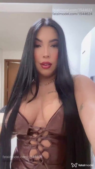 Acompanhante mulher morena (o) de olhos castanhos - Alicia