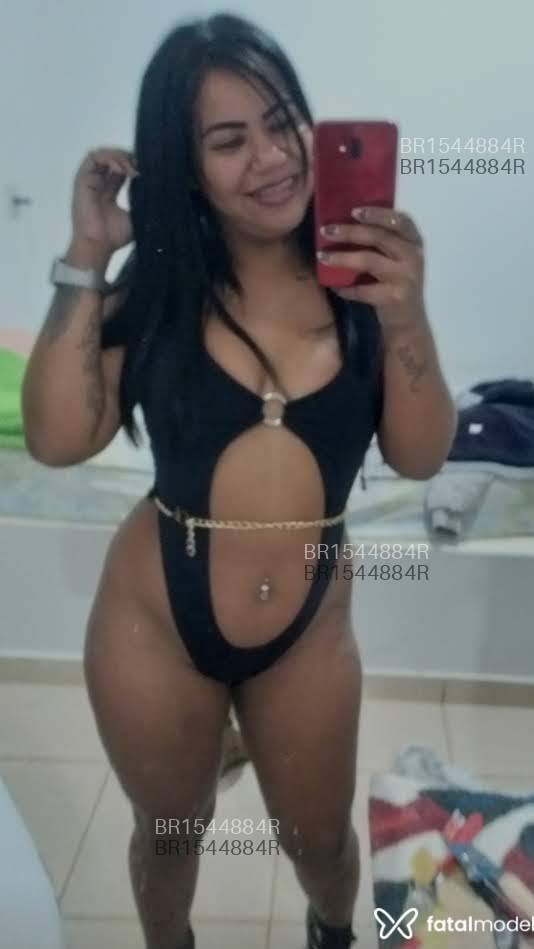 Acompanhante mulher morena (o) de olhos verdes em Patos de Minas - Morena