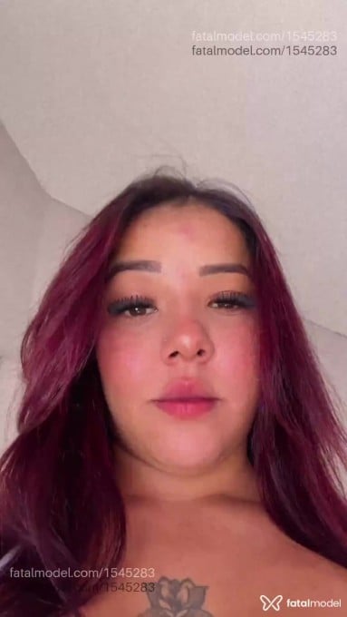 Acompanhante mulher ruiva (o) de olhos castanhos - May