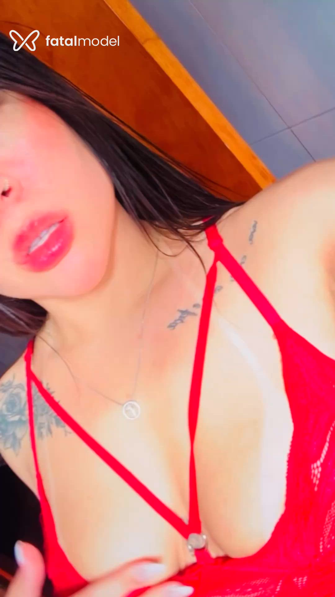 Acompanhante mulher morena (o) de olhos pretos - Carla Fernandes