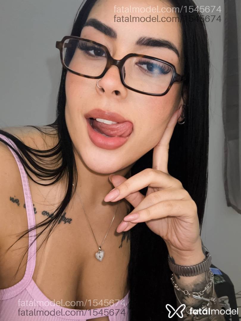 Acompanhante mulher morena (o) de olhos pretos - Carla Duarte