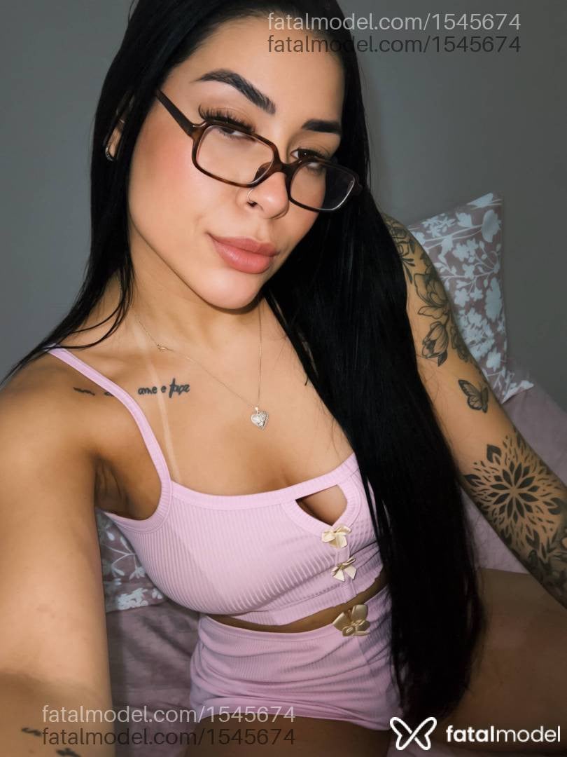 Acompanhante mulher morena (o) de olhos pretos - Carla Duarte