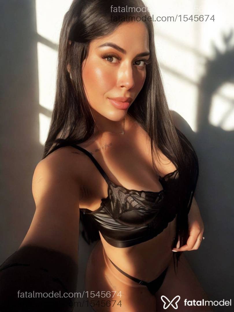 Acompanhante mulher morena (o) de olhos pretos em Registro - Carla Fernandes