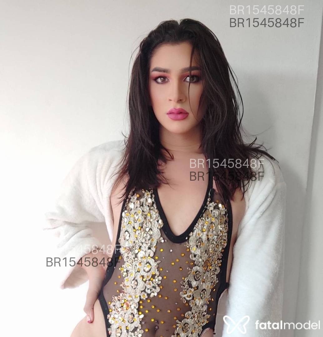 Acompanhante travesti com cabelo castanho de olhos mel em Uberlândia - Cores reina