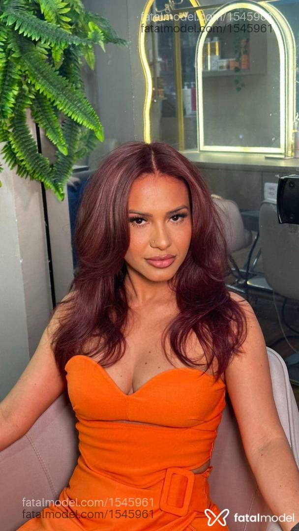 Acompanhante mulher com cabelo castanho de olhos castanhos em São José dos Campos - Samy Luna