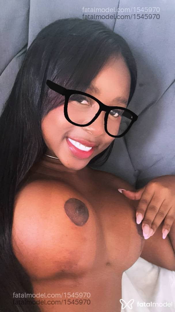 Acompanhante mulher morena (o) de olhos castanhos - Thalita