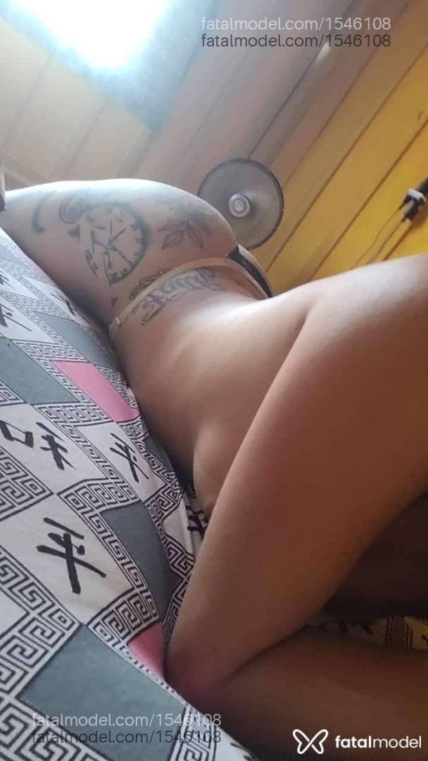 Acompanhante mulher trans loira (o) de olhos castanhos - Mirela