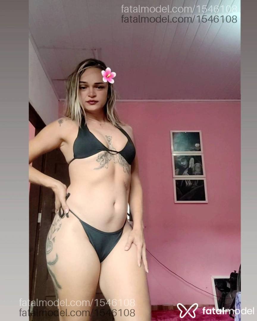 Acompanhante mulher trans loira (o) de olhos castanhos - Mirela