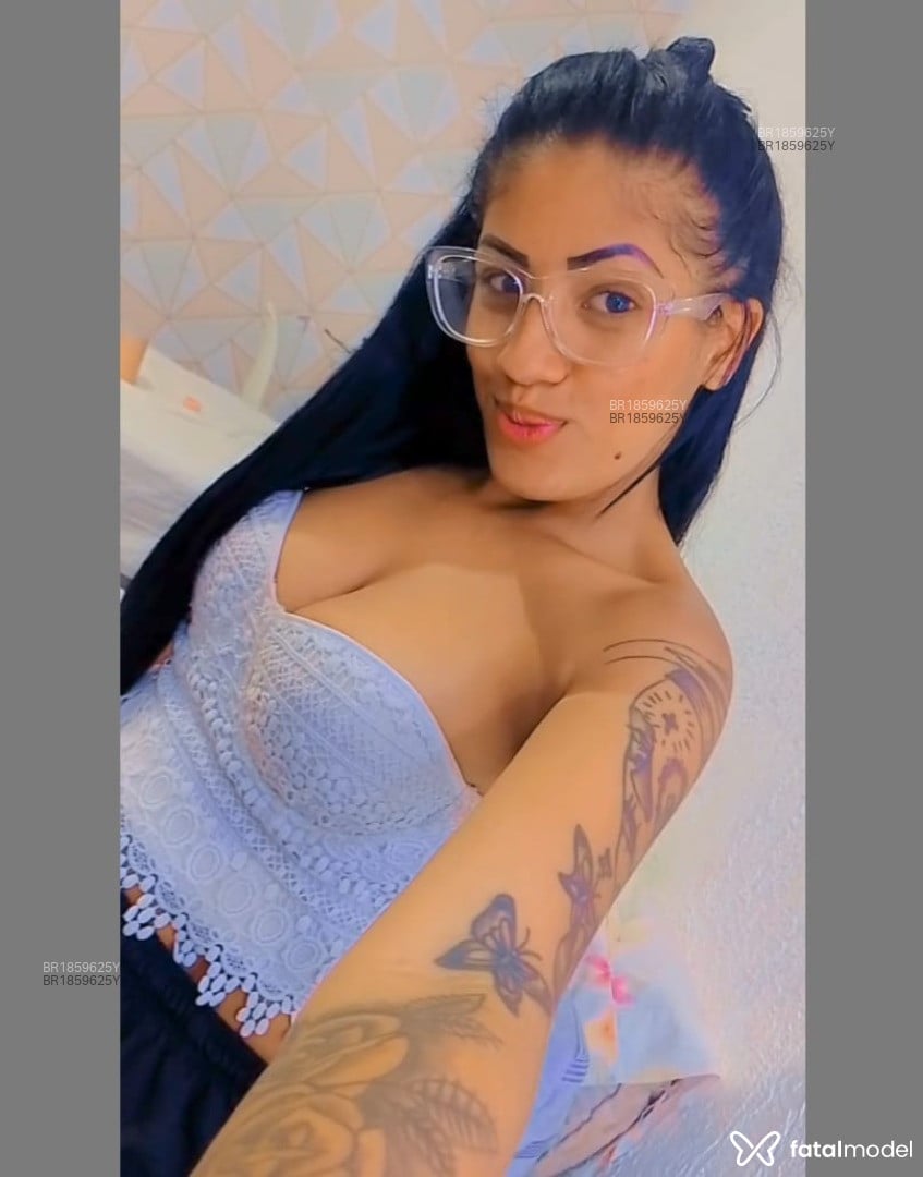 Acompanhante mulher morena (o) de olhos pretos em Virtual Acompanhante mulher morena (o) de olhos pretos em Virtual - Tiffy