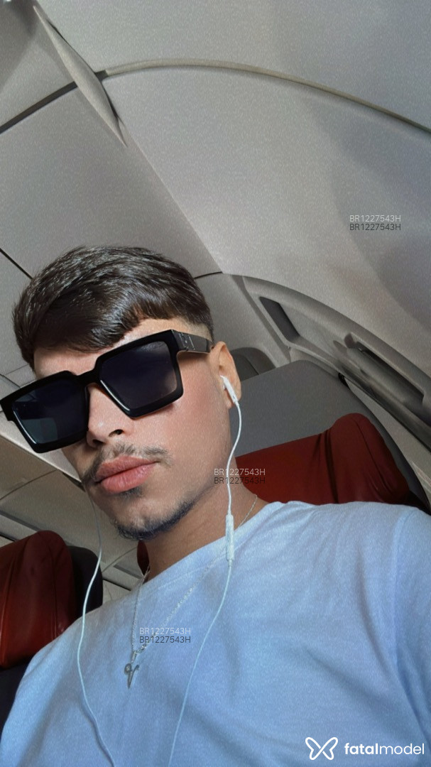 Acompanhante homem com cabelo castanho de olhos castanhos em Osasco - VINICIUS