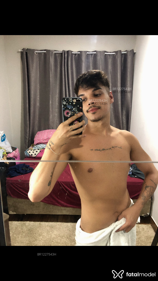 Acompanhante homem com cabelo castanho de olhos castanhos em Osasco - VINICIUS