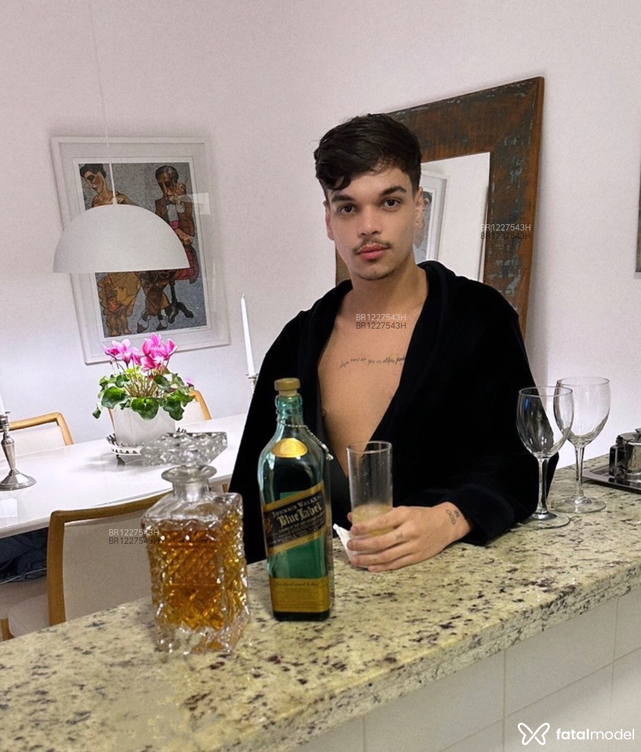 Acompanhante homem com cabelo castanho de olhos castanhos em Osasco - VINICIUS