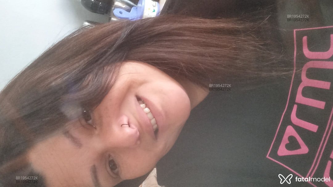 Acompanhante mulher com cabelo castanho de olhos mel em Tramandaí Acompanhante mulher com cabelo castanho de olhos mel em Tramandaí - Aline